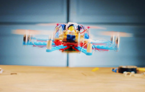 Летающие дроны из кирпичиков Лего