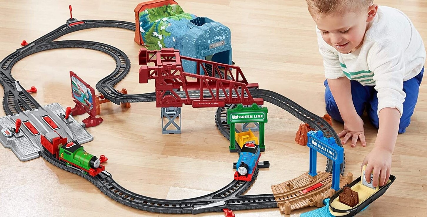 Ребенок с железной дорогой. Железная дорога Thomas & friends - talking Thomas & Percy.